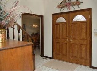 1050 S Linneman Rd, Mount Prospect, IL 60056