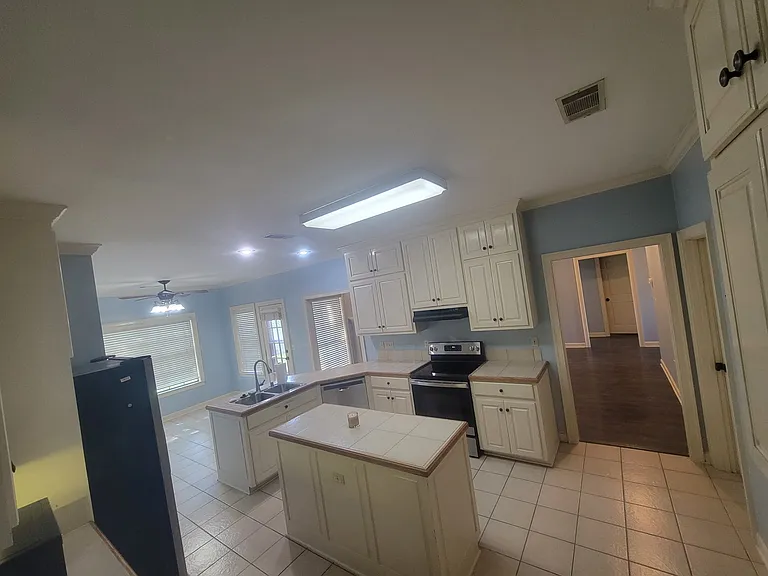 155 Peach St — Photo 14