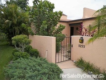 Private Entrance
						:
						The private entrance into the courtyard is gated as it leads to your front door
