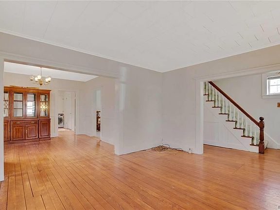 5th image of 162 Garden St