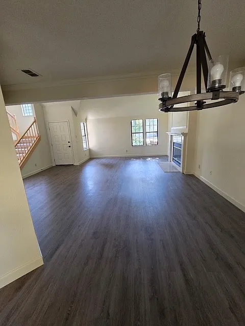 3 bed, 2.5 bath, 1818 sqft, $3,570 — Photo 3