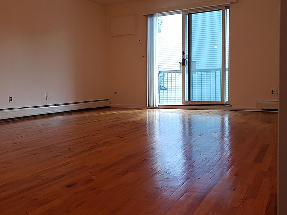 3rd image of 1122 Ovington Ave #3