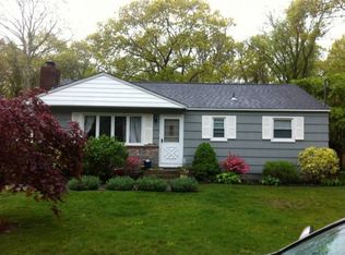 18 Kyle Rd, Hampton Bays, NY 11946