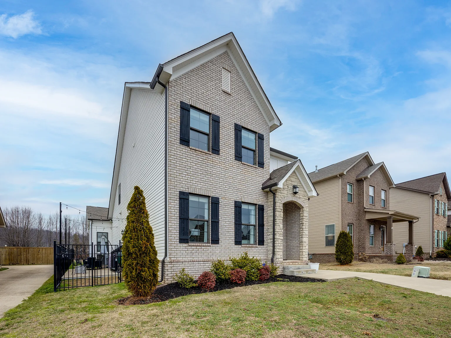 3 bed, 2.5 bath, 1959 sqft, $3,200 — Photo 3