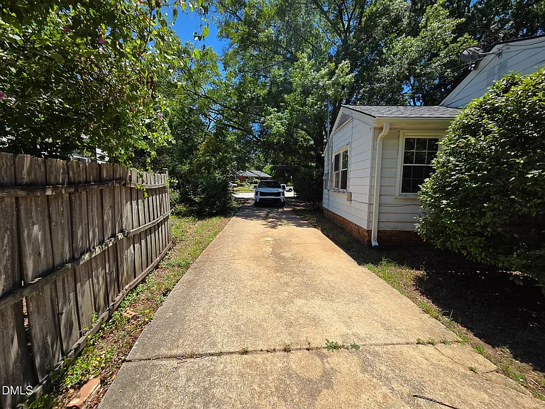 3428 Wade Ave — Photo 30