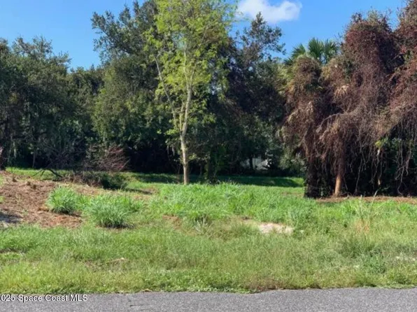 2270 Kent St NE, Palm Bay, FL 32907