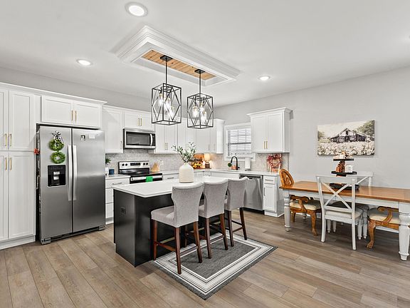 3rd image of 404 Drayton Pl