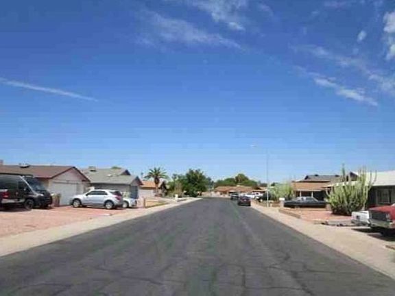 Exterior Neighborhood (street photo)