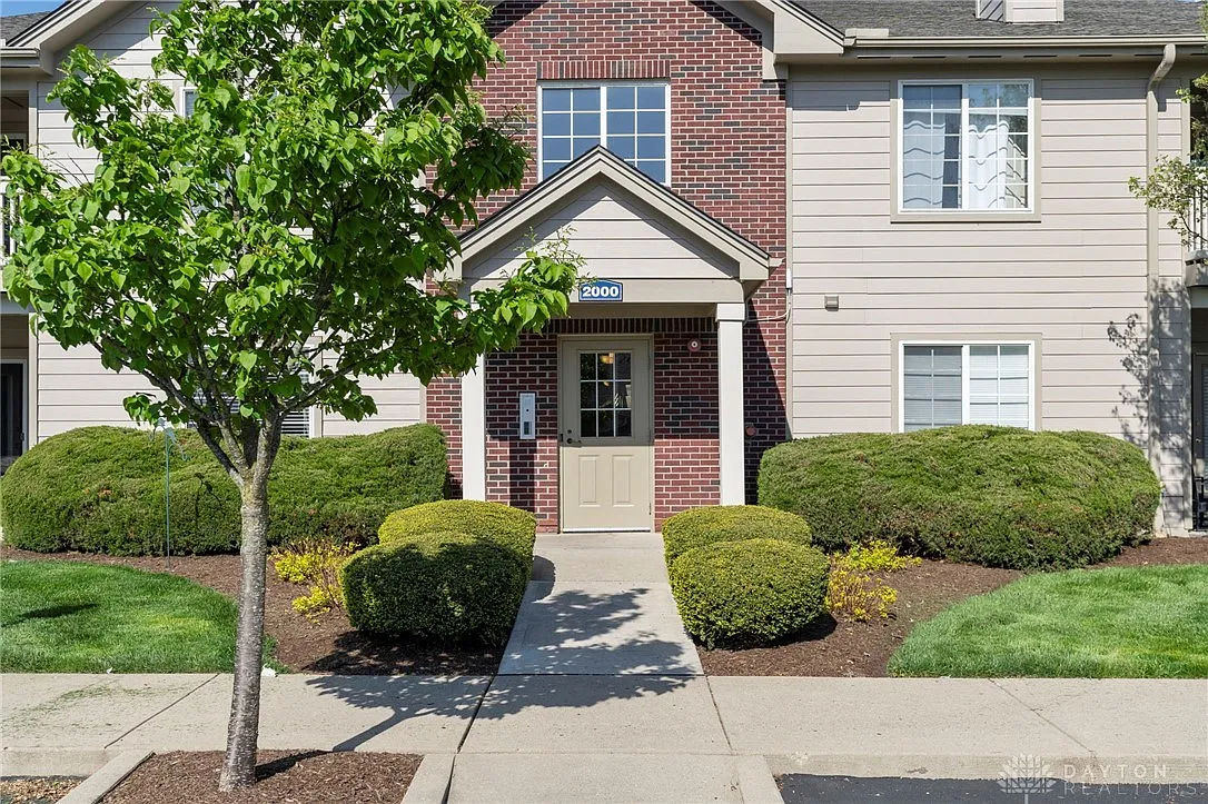 2000 Waterstone Blvd APT 206 photo 1