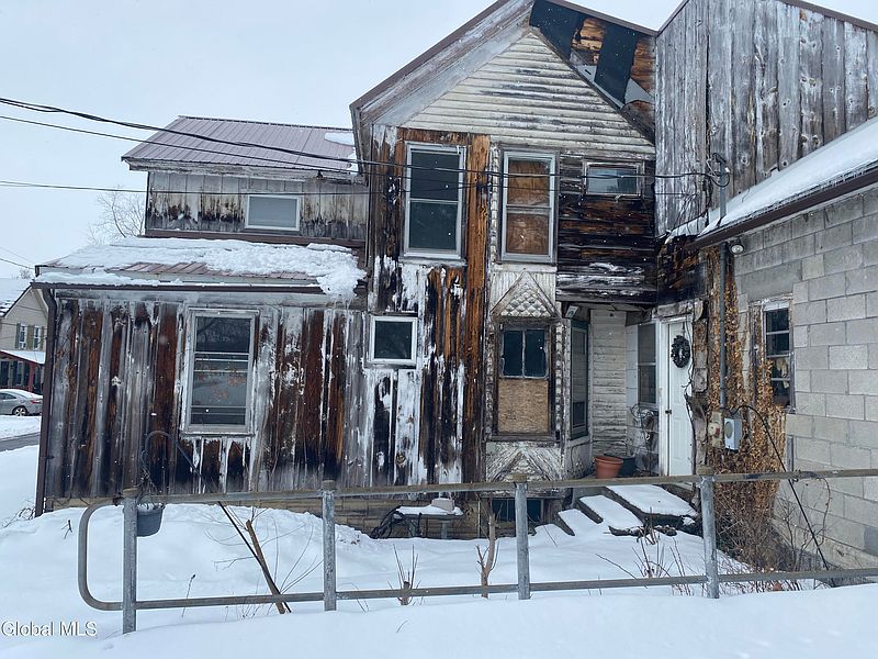 4th image of 110 Maple Lane