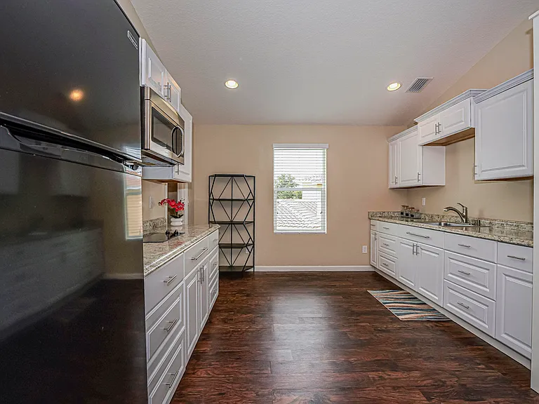 1750 Berkshire Cir SW — Photo 25