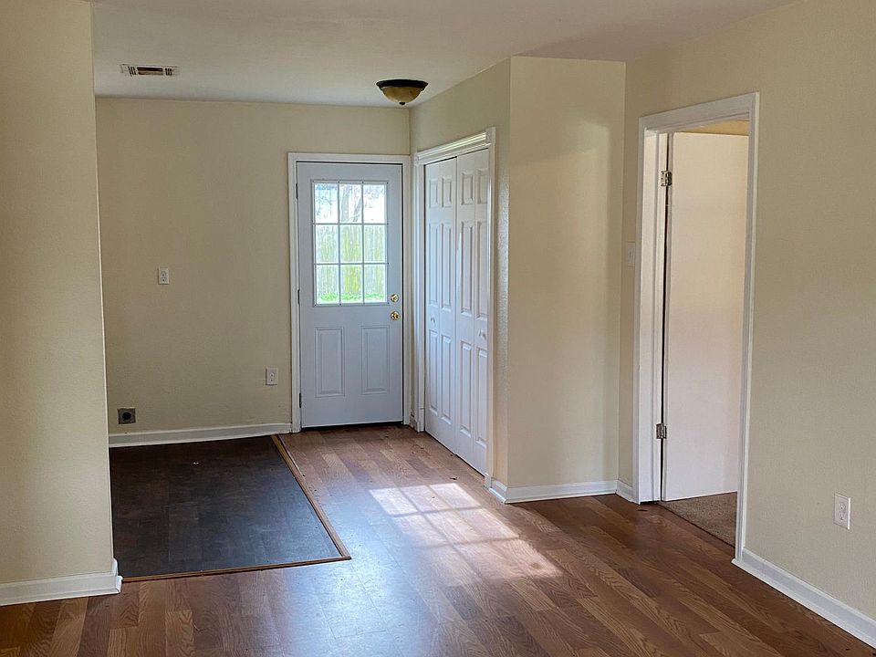 1st image of 233 Azalea Dr