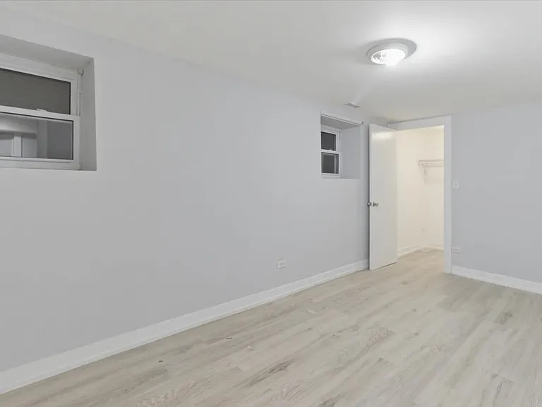 910 W Gunnison St #GARDEN — Photo 6