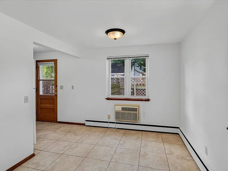 5809 Raymond Rd — Photo 9
