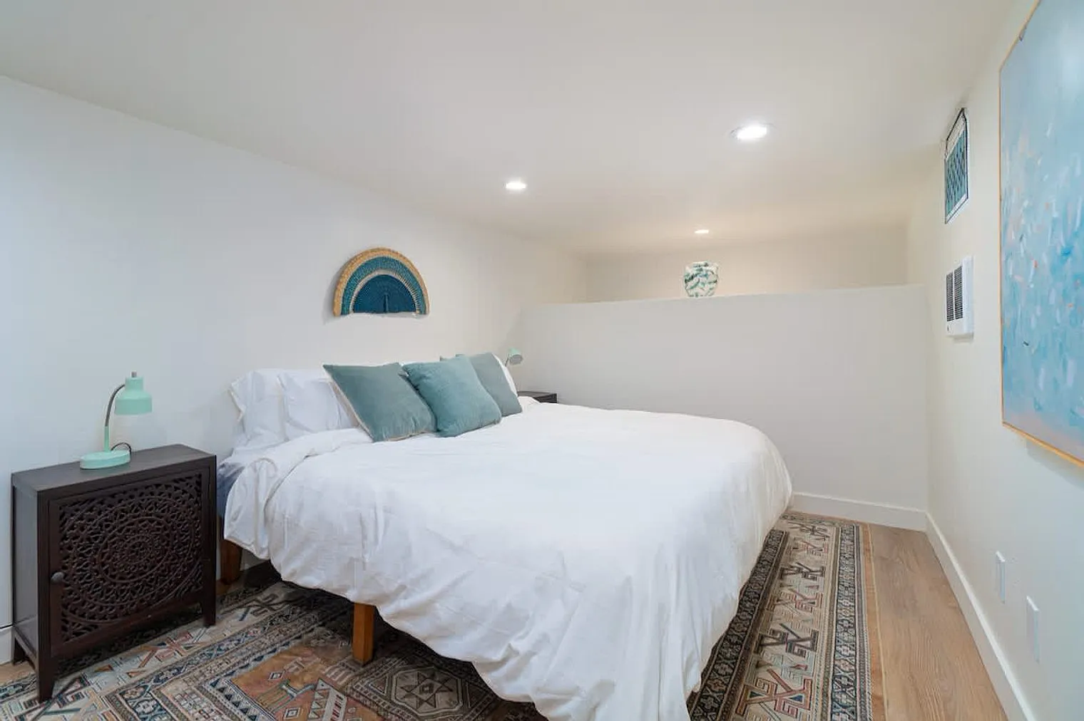 1 bed, 1.0 bath, 990 sqft, $4,164 — Photo 4