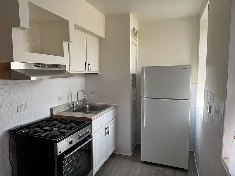 2548 S Homan Ave #108 — Photo 8