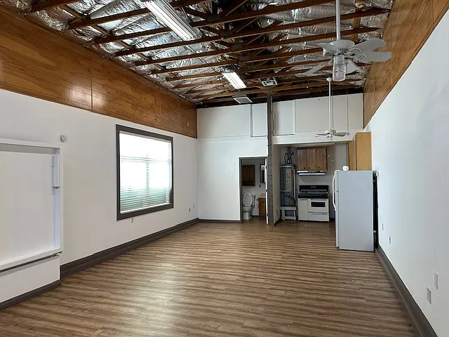 310 W Lupton St — Photo 3