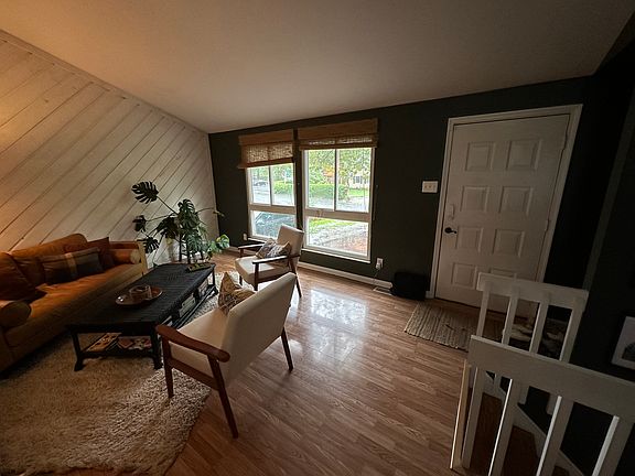 Middle level living room