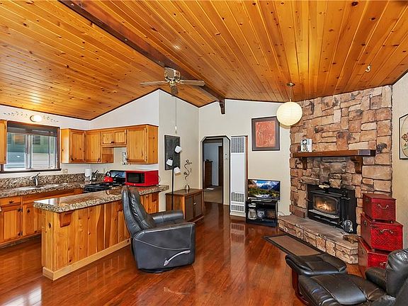 3rd image of 2059 1st Ln