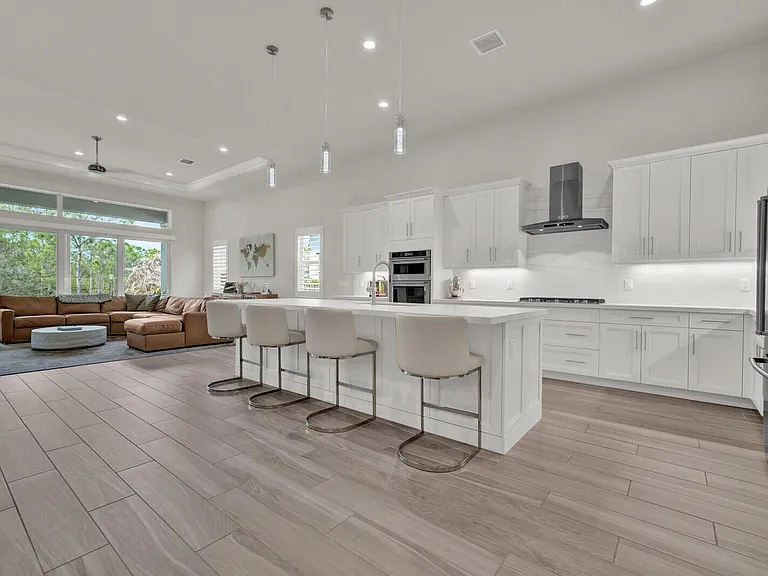 138 SE Palma St — Photo 4