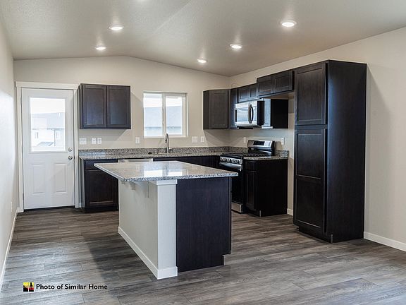 3rd image of 460 Yelner Dr