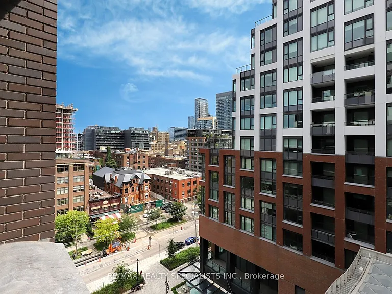 455 Wellington St W #704 — Photo 35