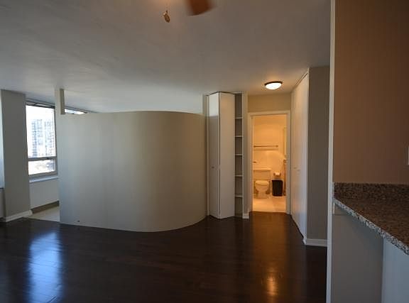 4th image of 88 W Schiller St APT 907L