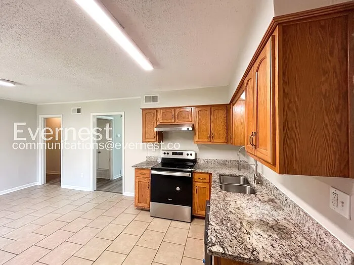 2372 Ashland Dr — Photo 4