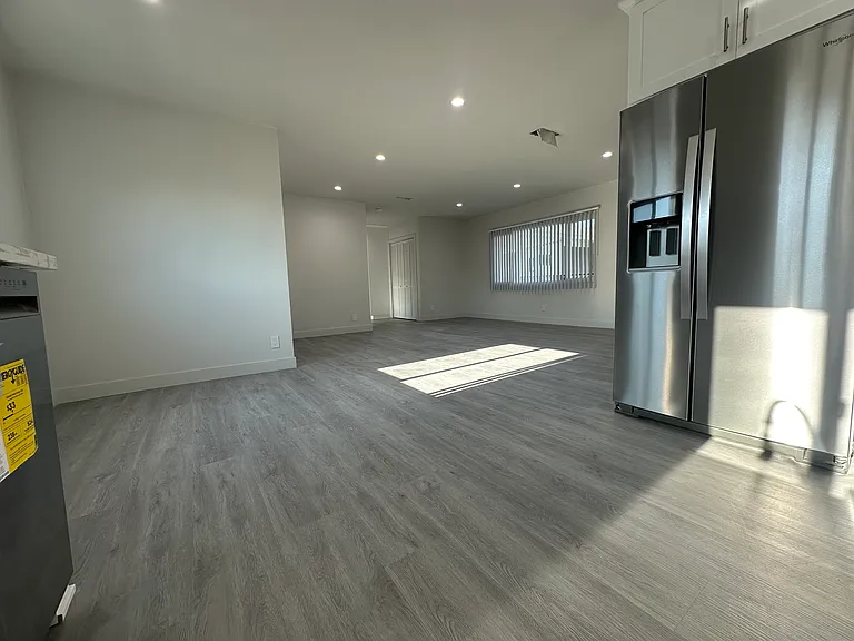 1118 S Holt Ave #5B — Photo 15