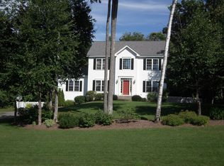 14 Farrwood Dr, Hooksett, NH 03106