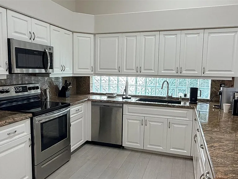 582 Spinnaker — Photo 2