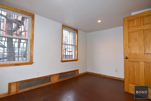 Rented by Bond New York | media 37