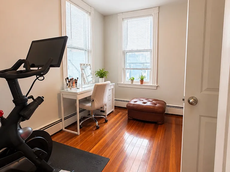 702 E Broadway #2L — Photo 4