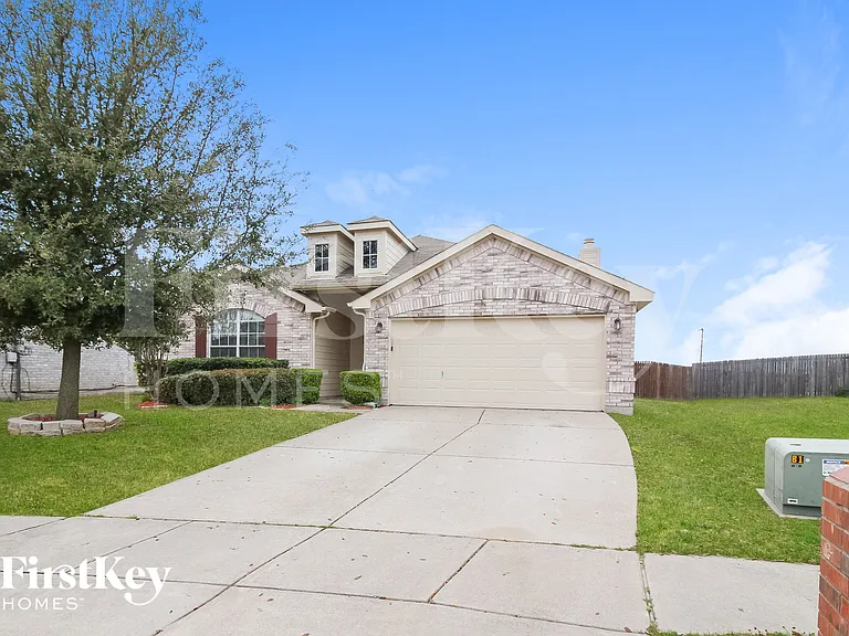 802 Hawthorne Rd — Photo 2