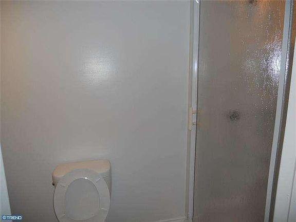 4th image of 7340 Woodbine Ave