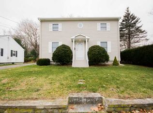 35 Inverness Rd, Swansea, MA 02777