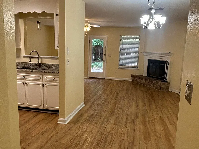 552 Teal Ln — Photo 3