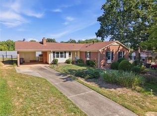 16 Saint Martin Pl, Greensboro, NC 27455