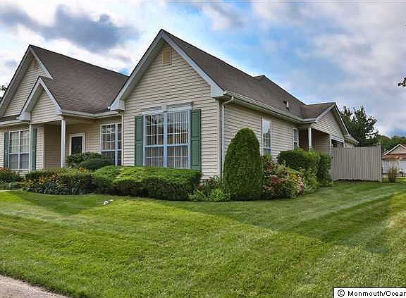 3rd image of 1 Deerchase Ln