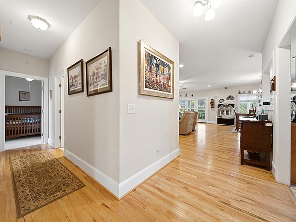 3rd image of 2199 Great North Rd