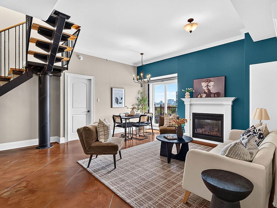 1st image of 70 Ochterloney St #503