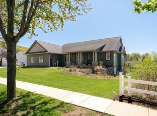 2008 Clearwater Dr, Onalaska, WI 54650