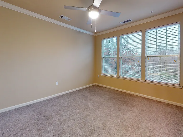 Signal Hill Apartment Homes — Photo 108