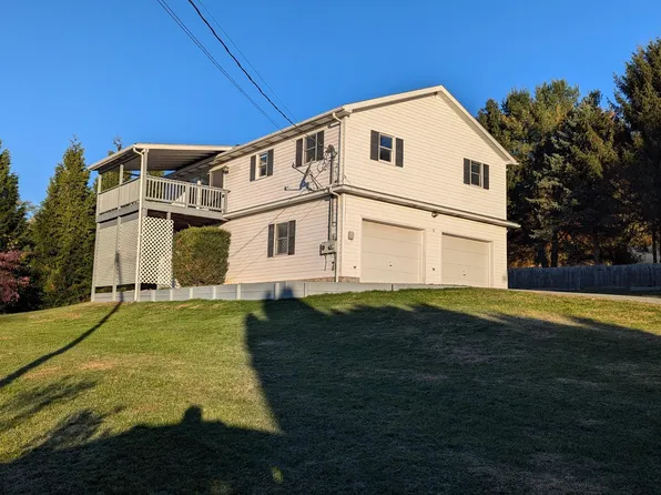 516 N Spruce Aly, Aaronsburg, PA 16820