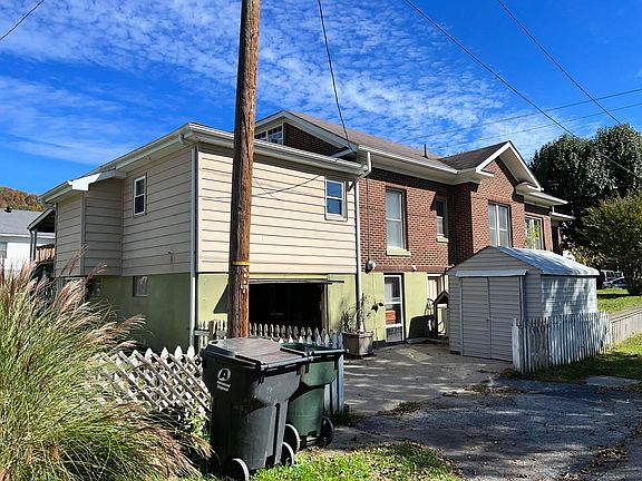 5th image of 125 N Grand Ave