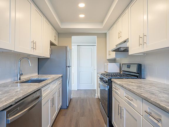 4th image of 145 Wellington Ct