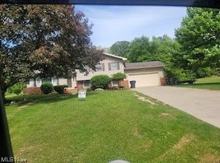 3719 Hampton Heights Dr, Cuyahoga Falls, OH 44223