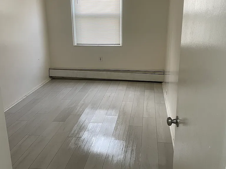 100-106 E Bennett St #6 — Photo 7