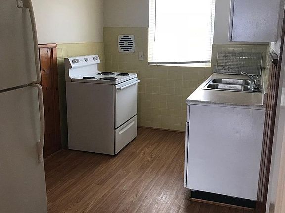 4th image of 4404 W 8th St APT 7