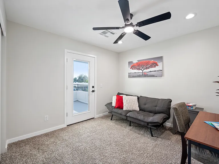 1010 E Indianola Ave — Photo 40